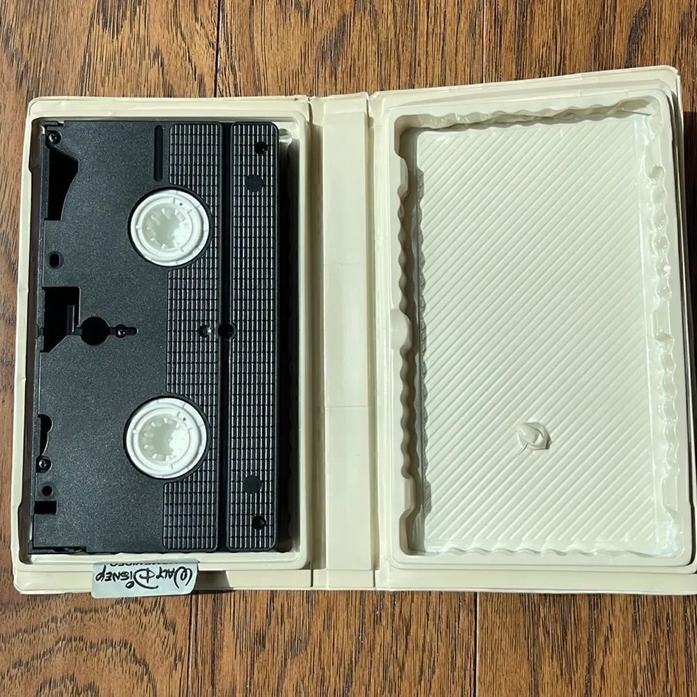 Disney Black Diamond classic The Sword in the Stone VHS tape.
